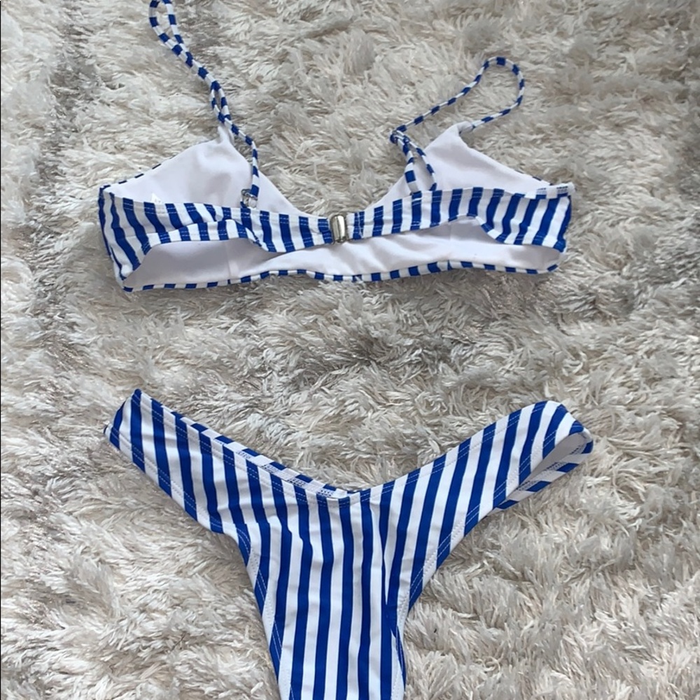 Striped bikini - Picture 2 of 2